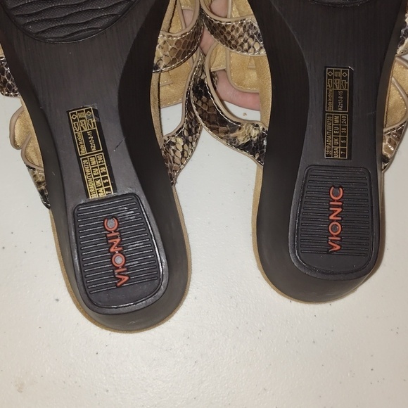 Vionic Sandal, Snake Print, Size 7 - Picture 8 of 12